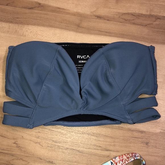 Two piece bikini - Picture 2 of 8